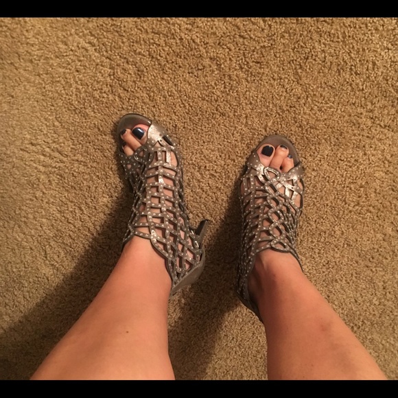 Size 7 - Picture 2 of 4